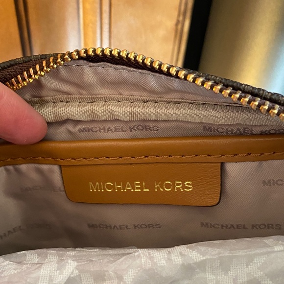 MICHAEL KORS BRAND NEW CROSSBODY BAG - Picture 12 of 16